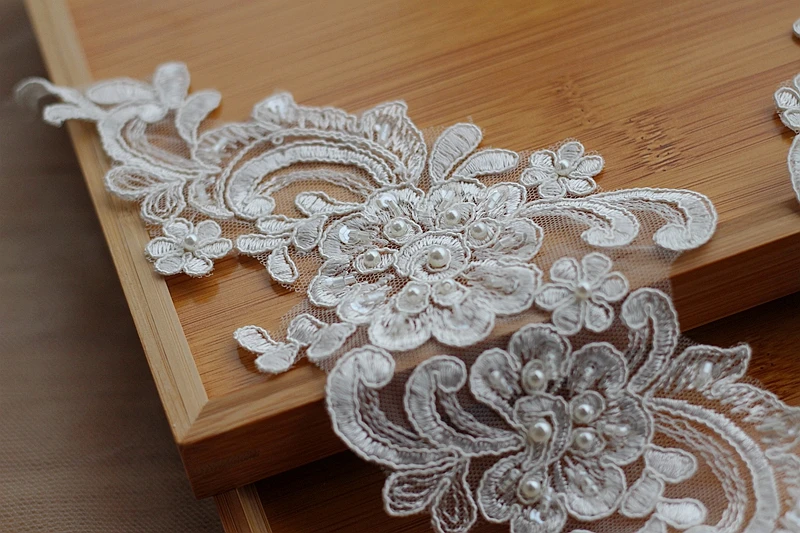 Ivory Alencon Lace Applique Beaded Sequined Patch For Wedding Supplies Bridal Hair Flower Headpiece 1 pair S020 | Дом и сад