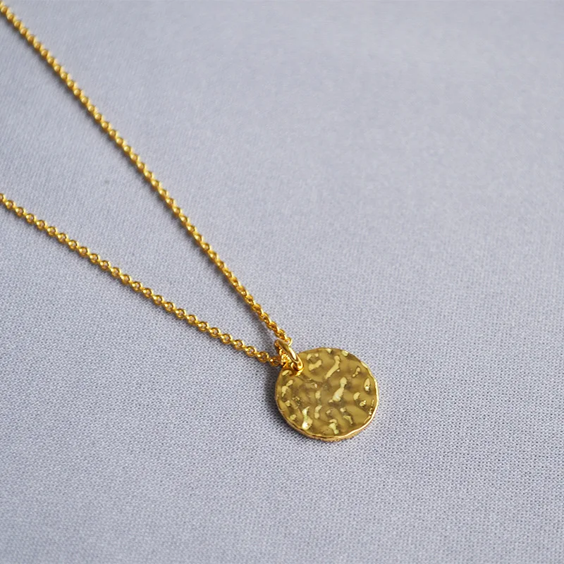 

European and American small retro gold hammers hit bump corrugated disc gold coins pendant simple temperament exquisite necklace