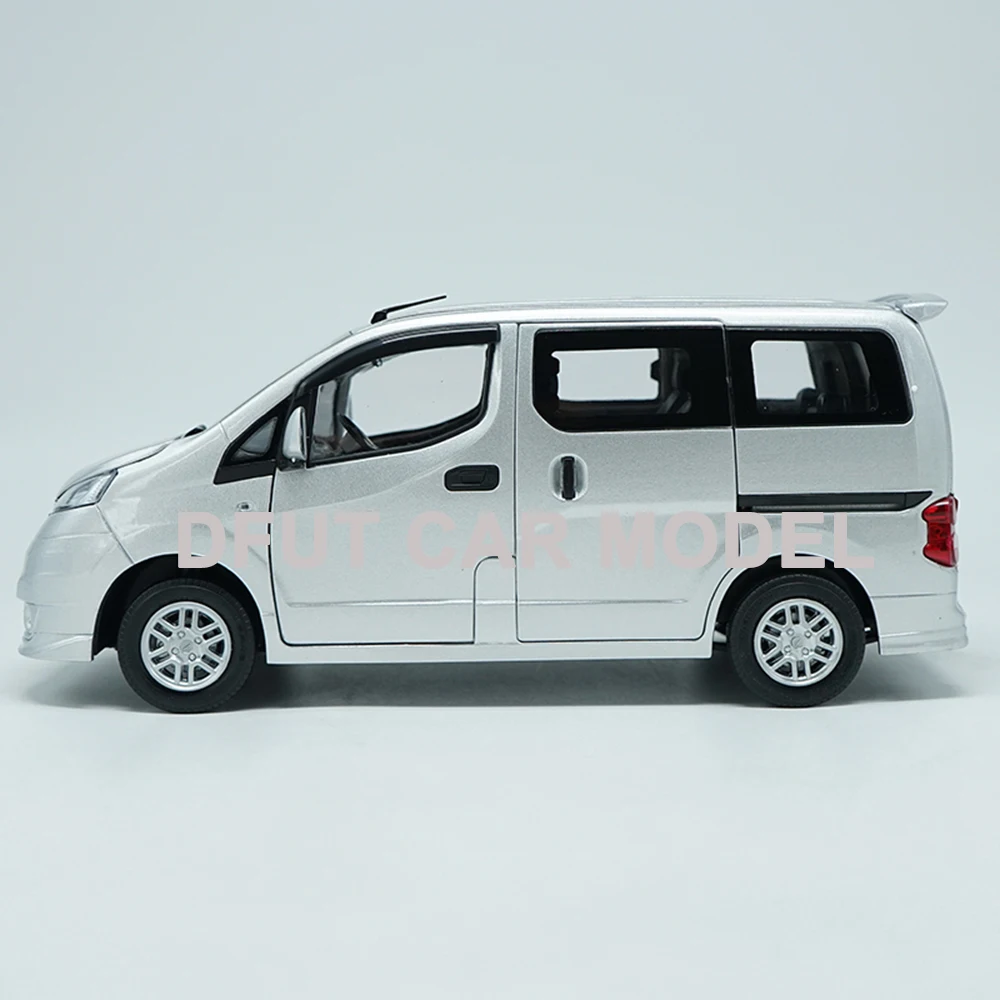 Модель автомобиля игрушечного из сплава под давлением 1:18 модель NV200 оригинальный