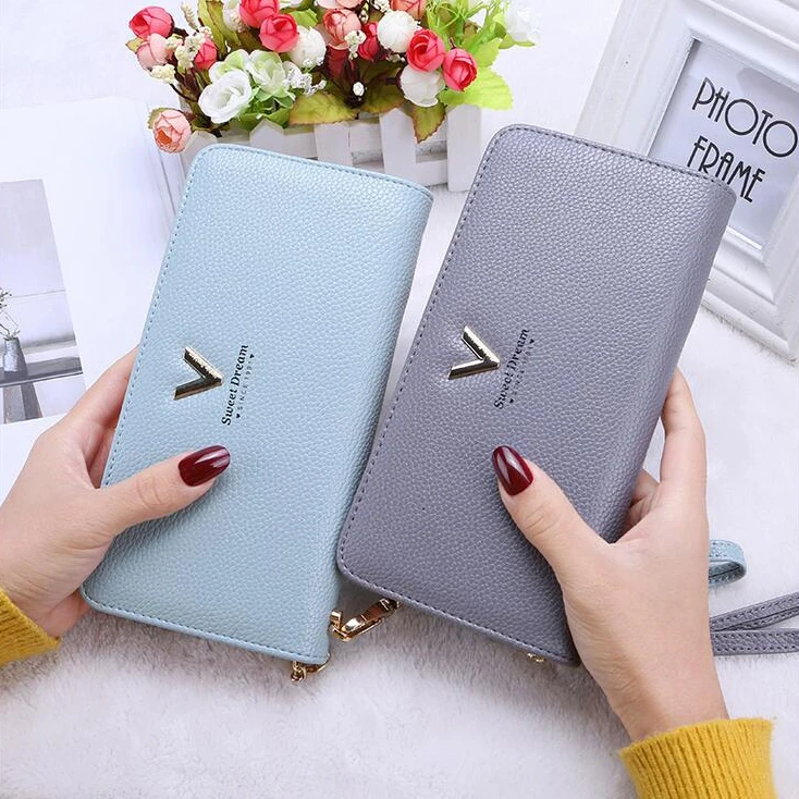 Женский кошелек на ремешке с отделением для карт и удостоверения личности