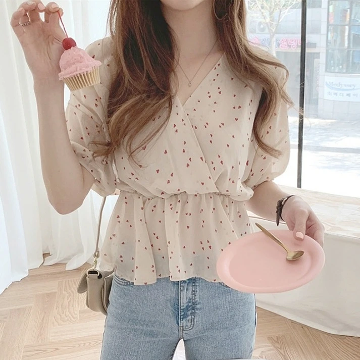 Женская блузка с V образным вырезом оборками и баской в горошек|Блузки| |