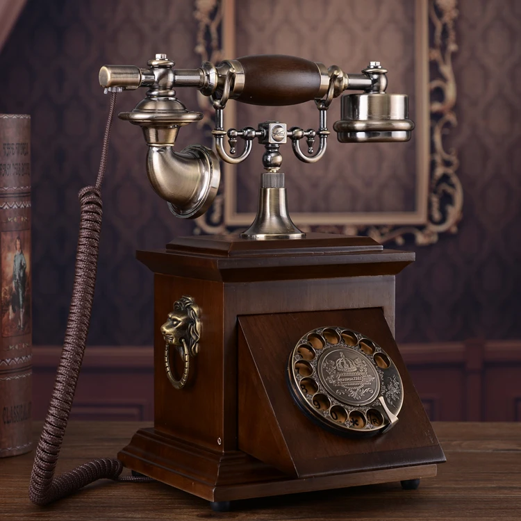 Старинный телефон из массива дерева в старинном стиле старомодный вращающийся с