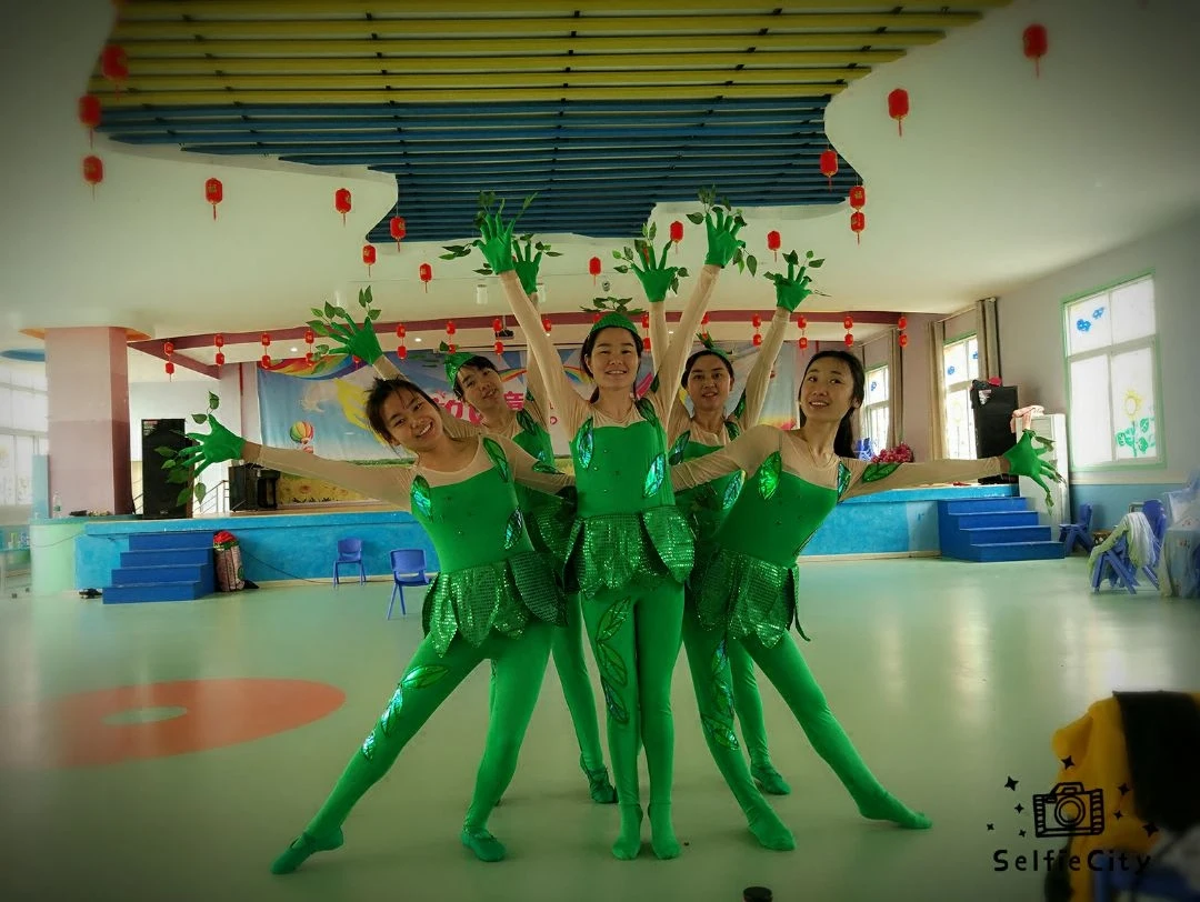 Маленький костюм в голландском стиле Kiss My Little Tree танцевальный с большим деревом