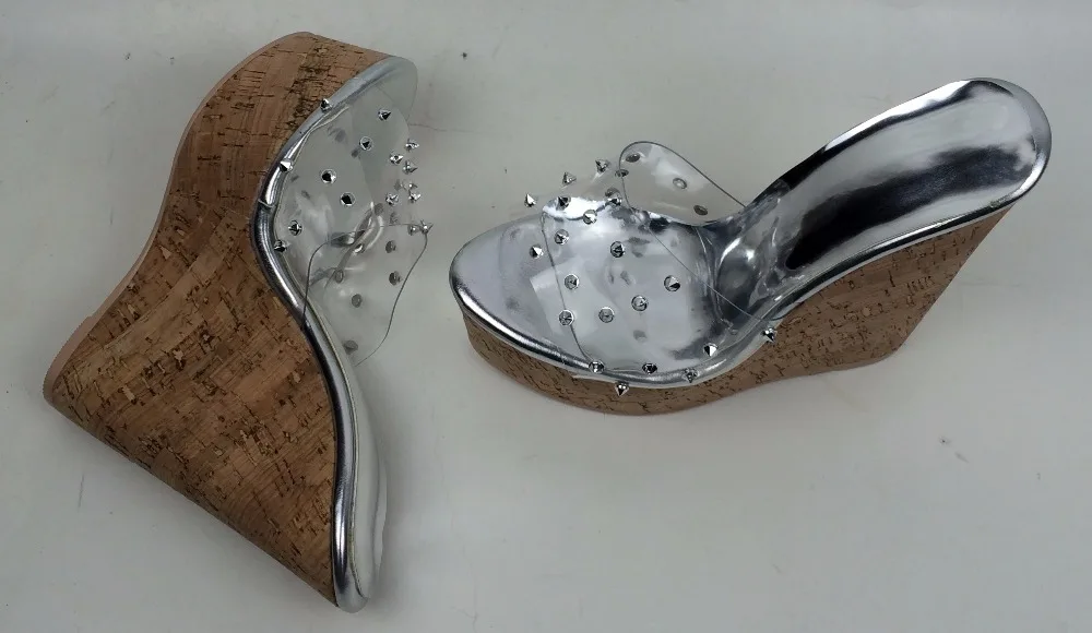 2018 женские шлепанцы с открытым носком босоножки на танкетке заклепками