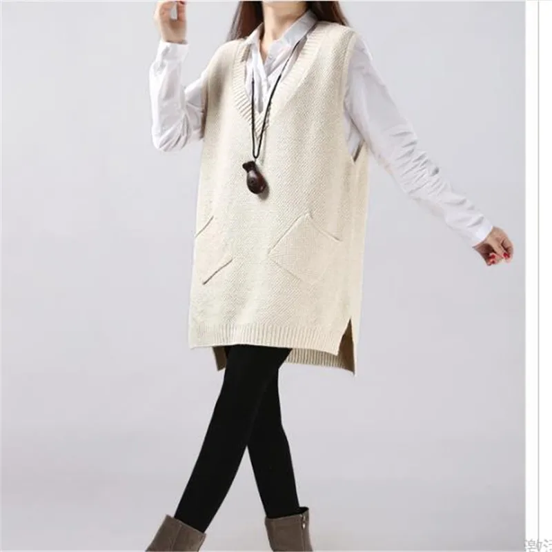 Женский свободный свитер однотонный длинный большого размера с v образным