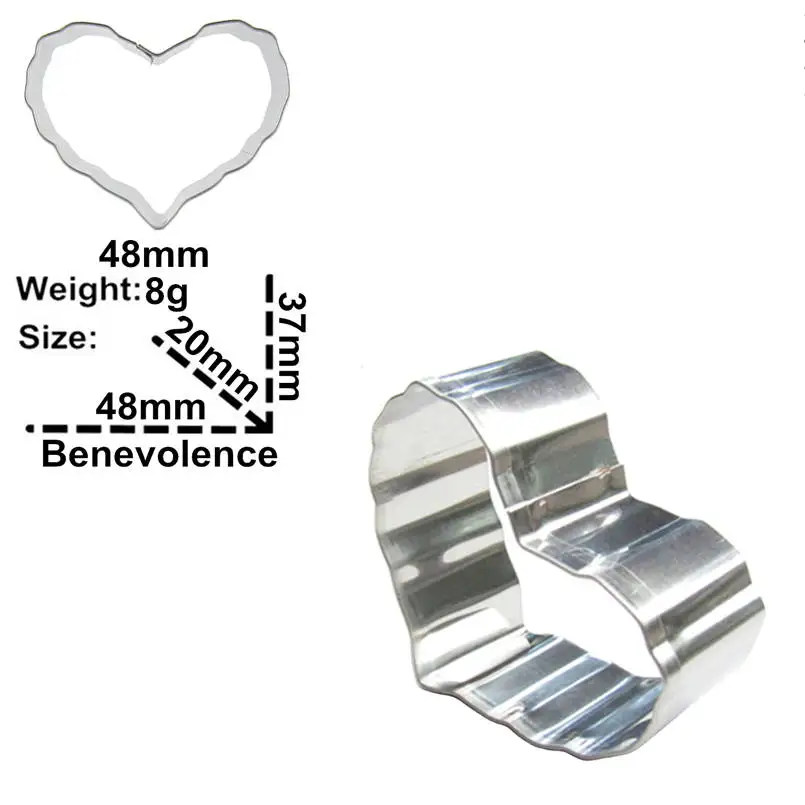 Небольшие романтические инструменты для украшения торта в форме сердца