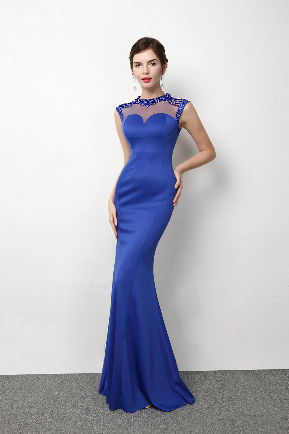 Женское вечернее платье с голубым жемчугом и бусинами длинное Русалка для