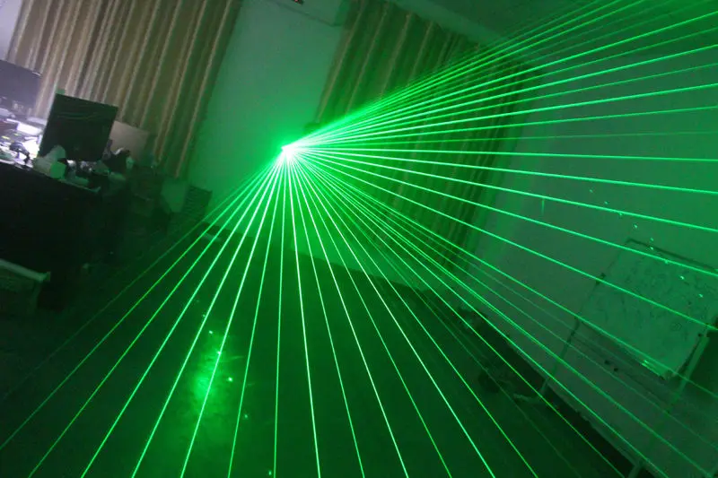 DIY зеленые лазерные перчатки с 3 лазерами и стробоскопическим светодиодным