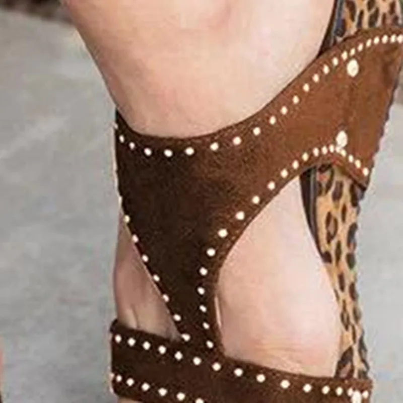 Женские шлепанцы сандалии летние модные на танкетке с леопардовым принтом