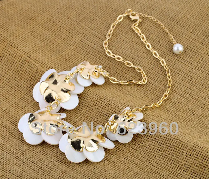 

New Styles 2013Fashion Jewelry White Shell Flowers Charming Pendant Necklace