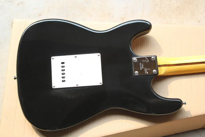 Бесплатная доставка F Stratocaster ST HSH Эрик Клэптон Подпись Блэки Электрогитары 15-9 |