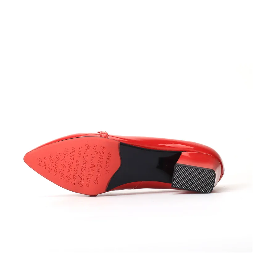 Женские лоферы в британском стиле; красные туфли-лодочки из лакированной кожи с острым носком; красная металлическая цепочка; Повседневная Офисная Женская обувь в стиле ретро; слипоны; модельные туфли; большие размеры