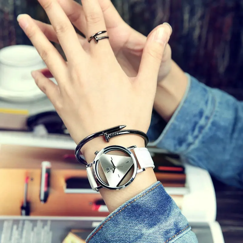 Роскошные женские часы с кристаллами треугольным циферблатом золотые наручные