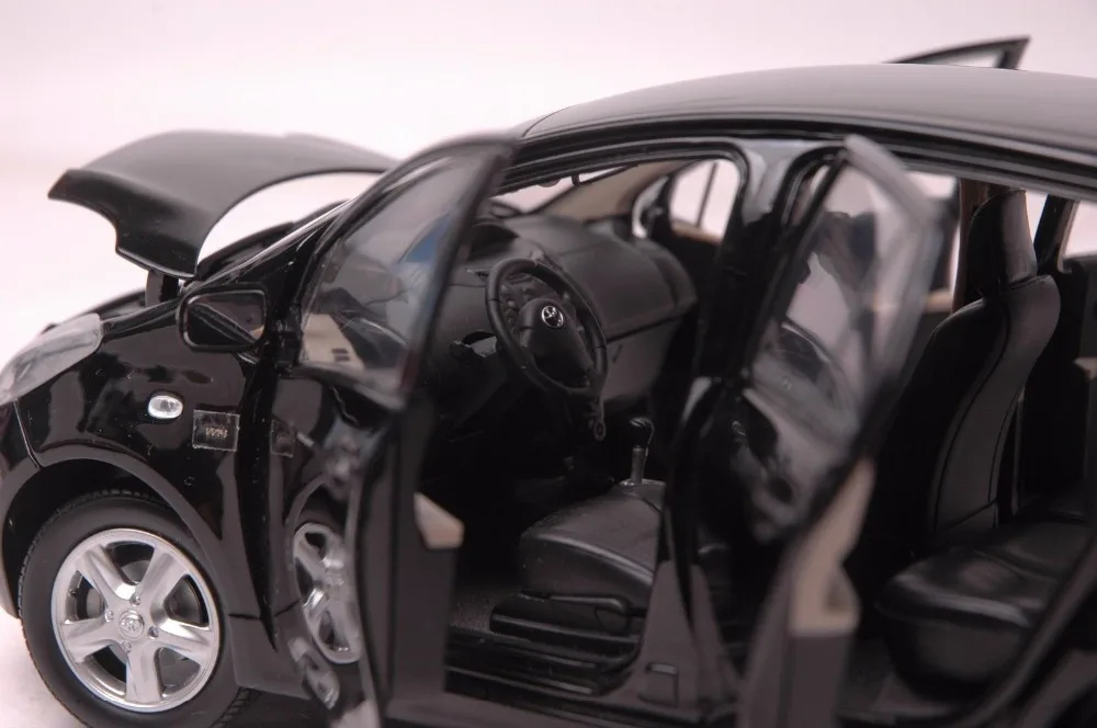 1:18 литая под давлением модель для Toyota Yaris 2008 черная Игрушечная машина из сплава миниатюрная коллекция подарки
