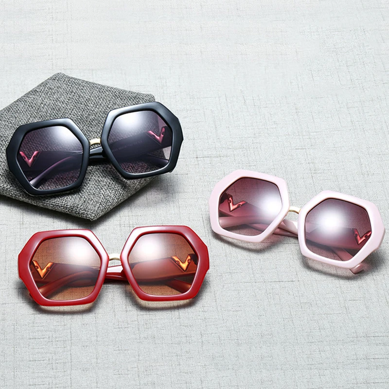 

2019 New Fashion High Quality Luxury Lady Rectangle Sunglasses Women Vintage Oversized Frame Metal Square Sun Glasses Female