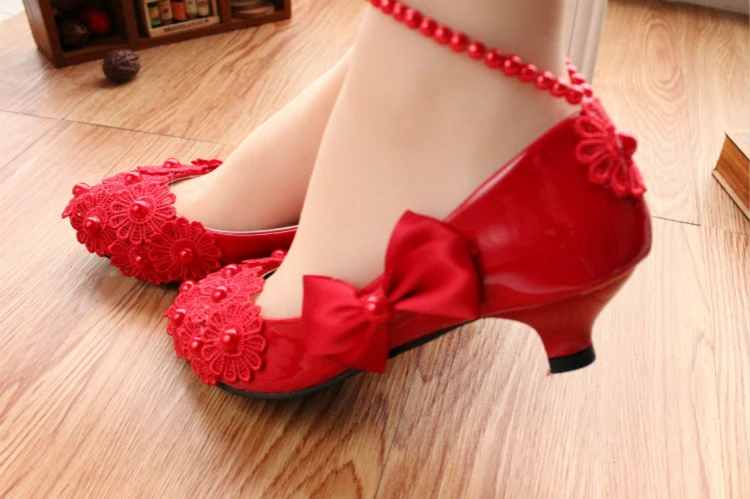 Красные кружевные туфли на каблуке 3 см цветы жемчуг женские туфли-лодочки для