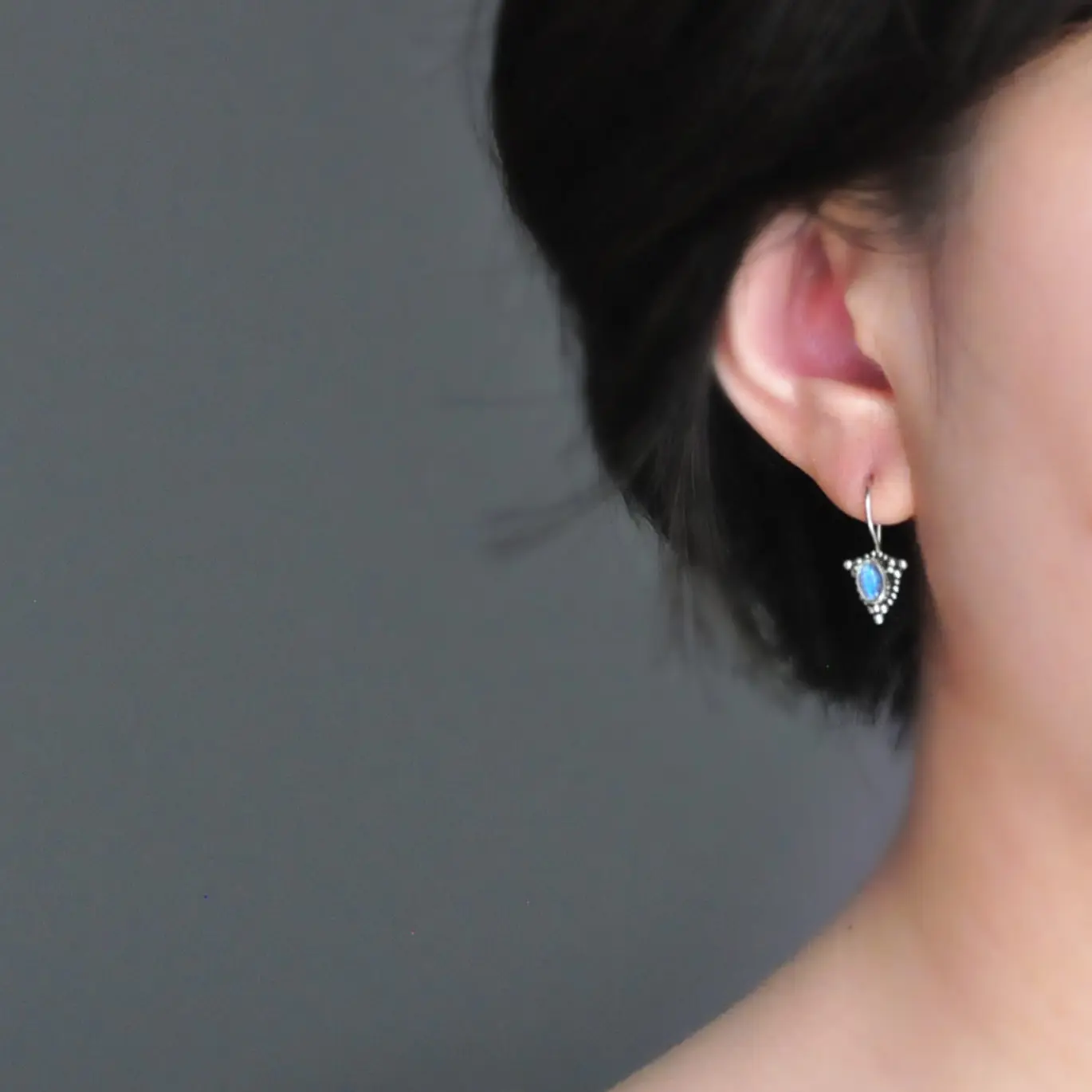 

India manual 100%925 silver silver earrings inlaid natural moonstone earrings small ear clip female much money