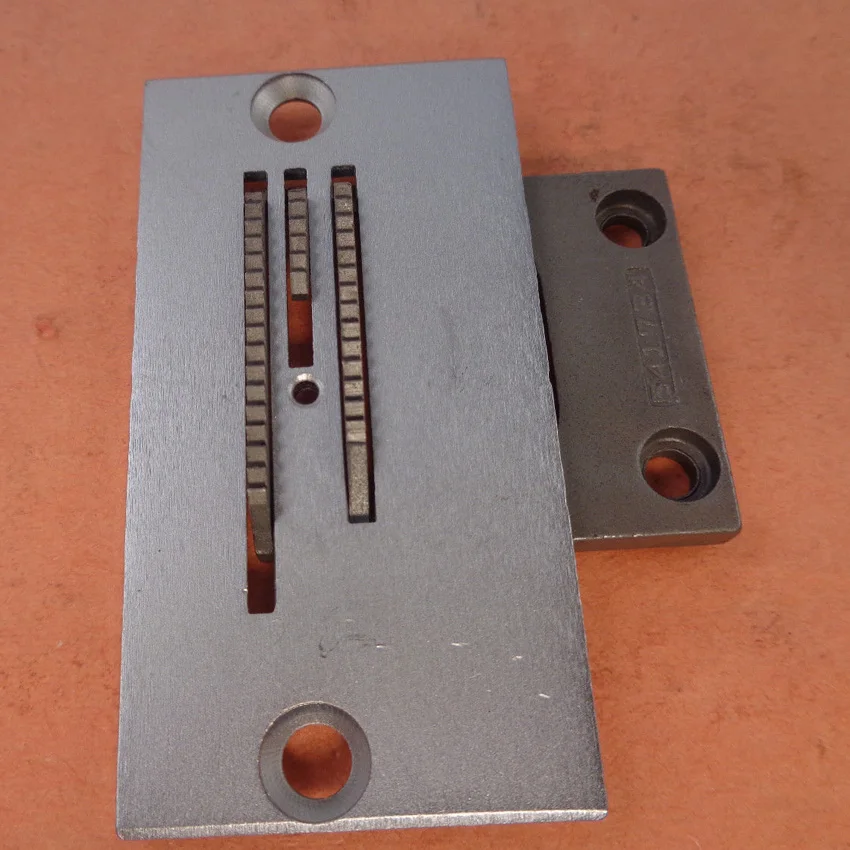 

SINGER 20U STRAIGHT STITCH NEEDLE PLATE FEED DOG SET#541937 541734