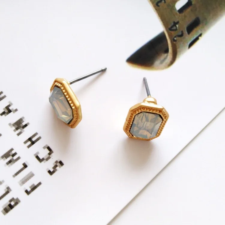 Stud Earrings White Белые квадратные винтажные не Сережки для пирсинга мульти геометрические элегантные серьги-клипсы дешевые ювелирные изделия - Окраска металла: Stud Earrings White