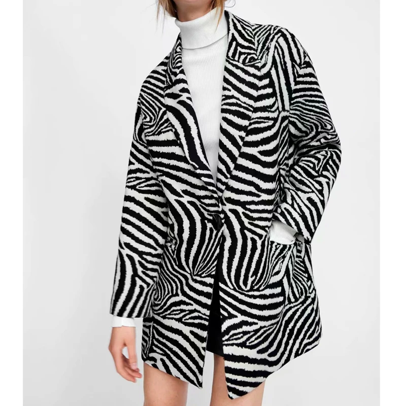 Женское пальто с принтом зебры Liva элегантное открытой строчкой Осень зима 2018