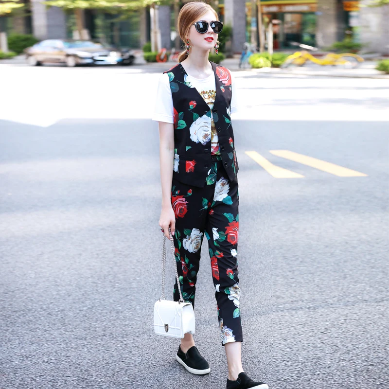 

Customized Women's 2018 New Runway Designer Red White Rose Flora Print Sleeveless Vest Top+ Calf-Length Pants Suit 2 Piece Sets
