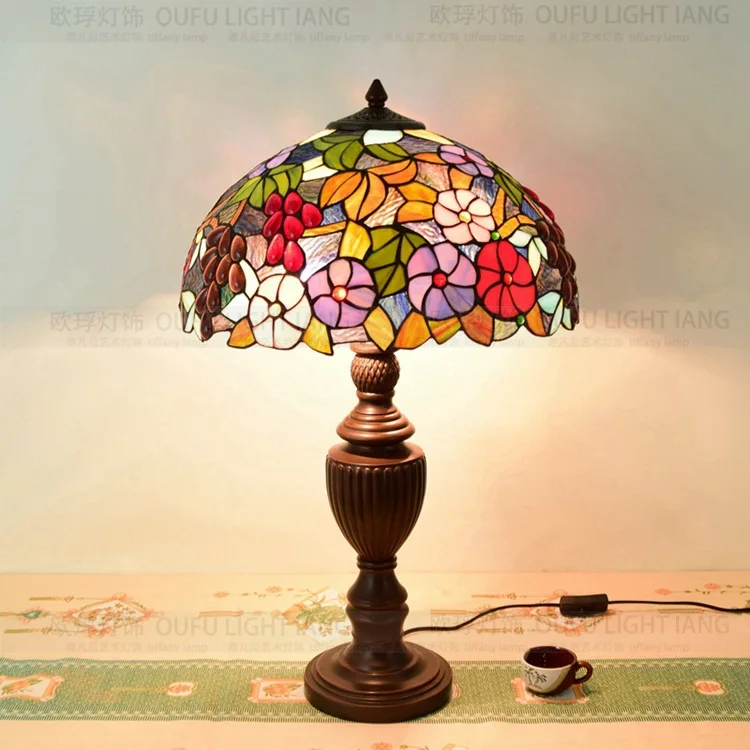 Настольная лампа Тиффани 40 см из витражного стекла для спальни прикроватная E27 110