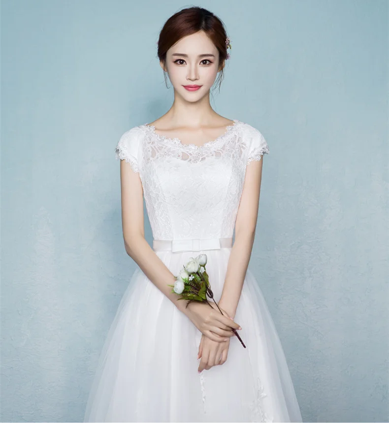 Платье свадебное кружевное до середины икры простой наряд для невесты с рукавами