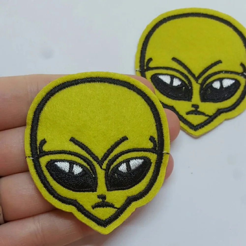2 шт. светло зеленые чужеродные лица железа на патч швейная аппликация Одежда