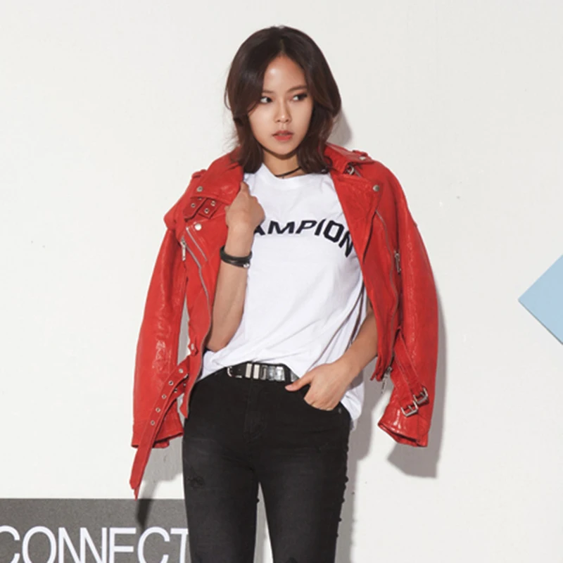 Женская короткая куртка из натуральной овечьей кожи Красная приталенная