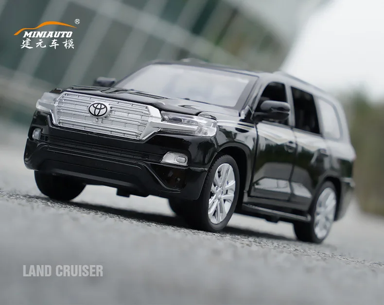 Black 1:32 модель автомобиля литая под давлением металлическая Toyota land cruiser внедорожный автомобиль игрушечный автомобиль из сплава звуковой светильник дверь вытяжной назад автомобиль коллекция подарок - Цвет: Black