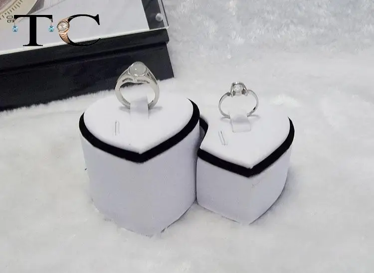 Оптовая продажа держатель для колец из белой искусственной кожи влюбленных