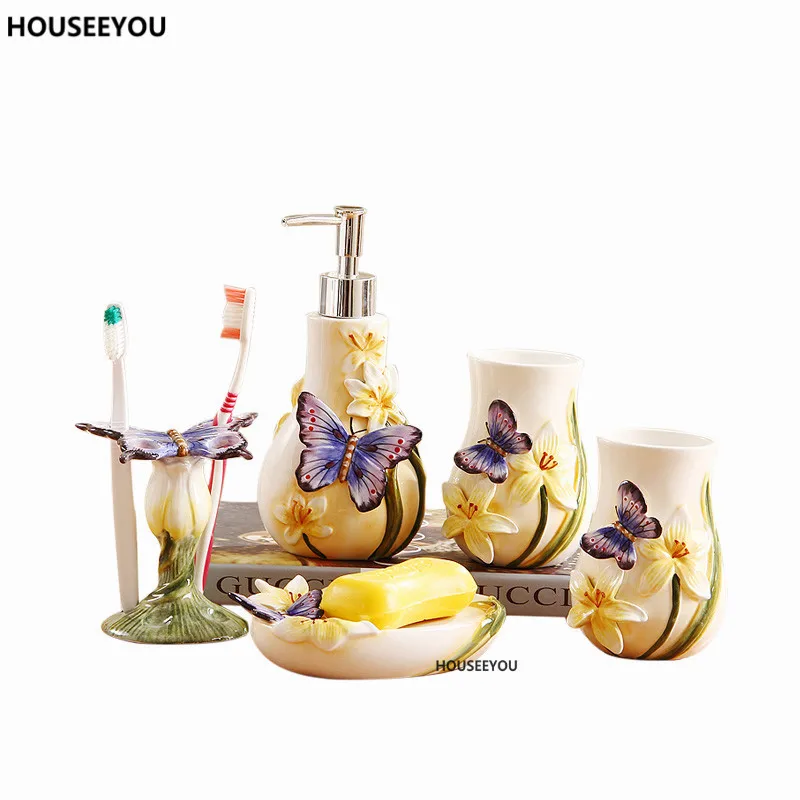 Керамический набор в европейском стиле с бабочкой и цветочным декором аксессуаров для ванной комнаты