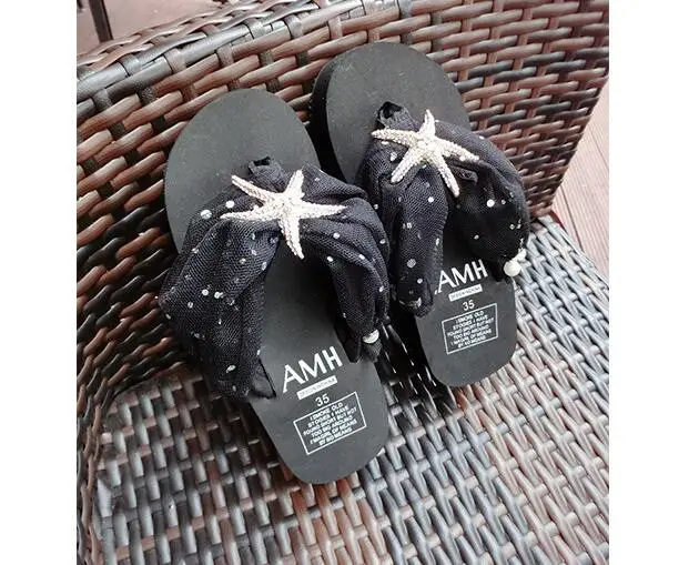 Привлекательные босоножки с толстой наклоненной на несколько сантиметров