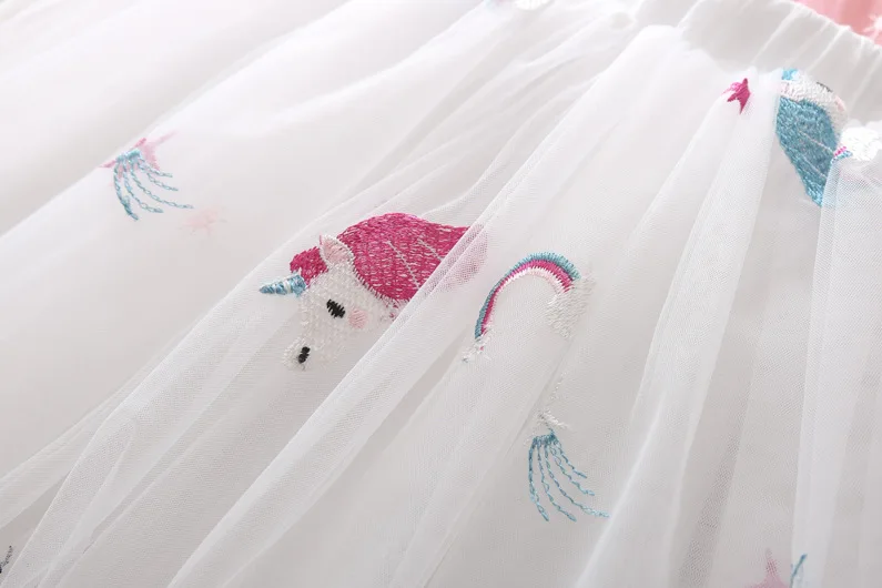 Футболка с коротким рукавом и юбка единорогом