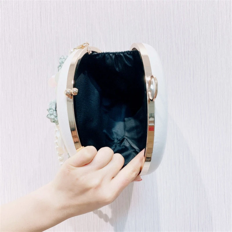 

Evening Bag For Women 2021 Fashion Flower Crystal Clutch Bags Diamond Wedding Purse With Pearl Chain Bag Over Shoulder M1389