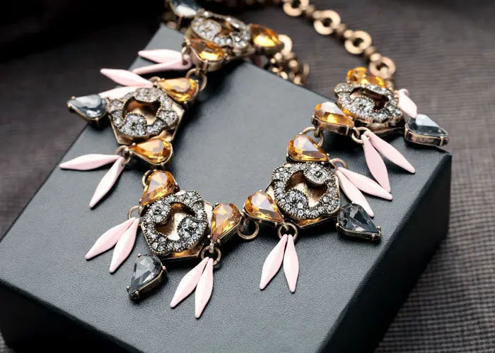 Оптовая цена винтажное женское вечерние жерелье из акрилового стекла под