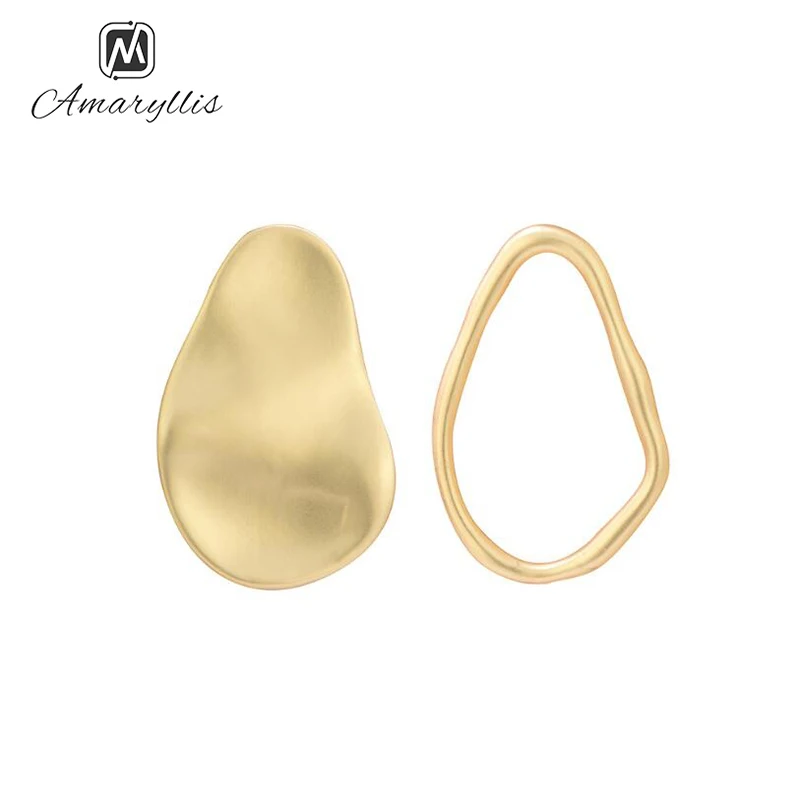 Женские серьги-гвоздики с геометрическим молотом