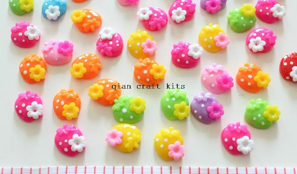 

250pcs Resin Flatback Cute glitter Strawberry Cabs with rhinestone -DIY scrapbook, hair bow and flower centers