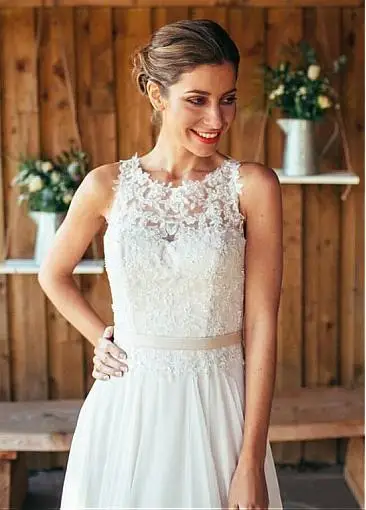 Шифоновое платье трапециевидной формы с кружевной аппликацией без рукавов