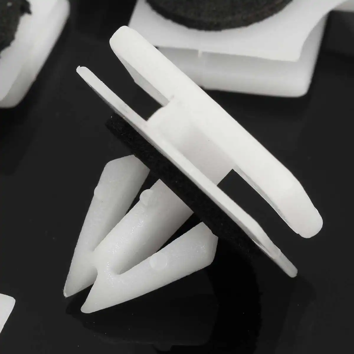 20pcs Car Rocker Panel Moulding Clips For GM /Chevrolet Avalanche 2002-ON 11518357