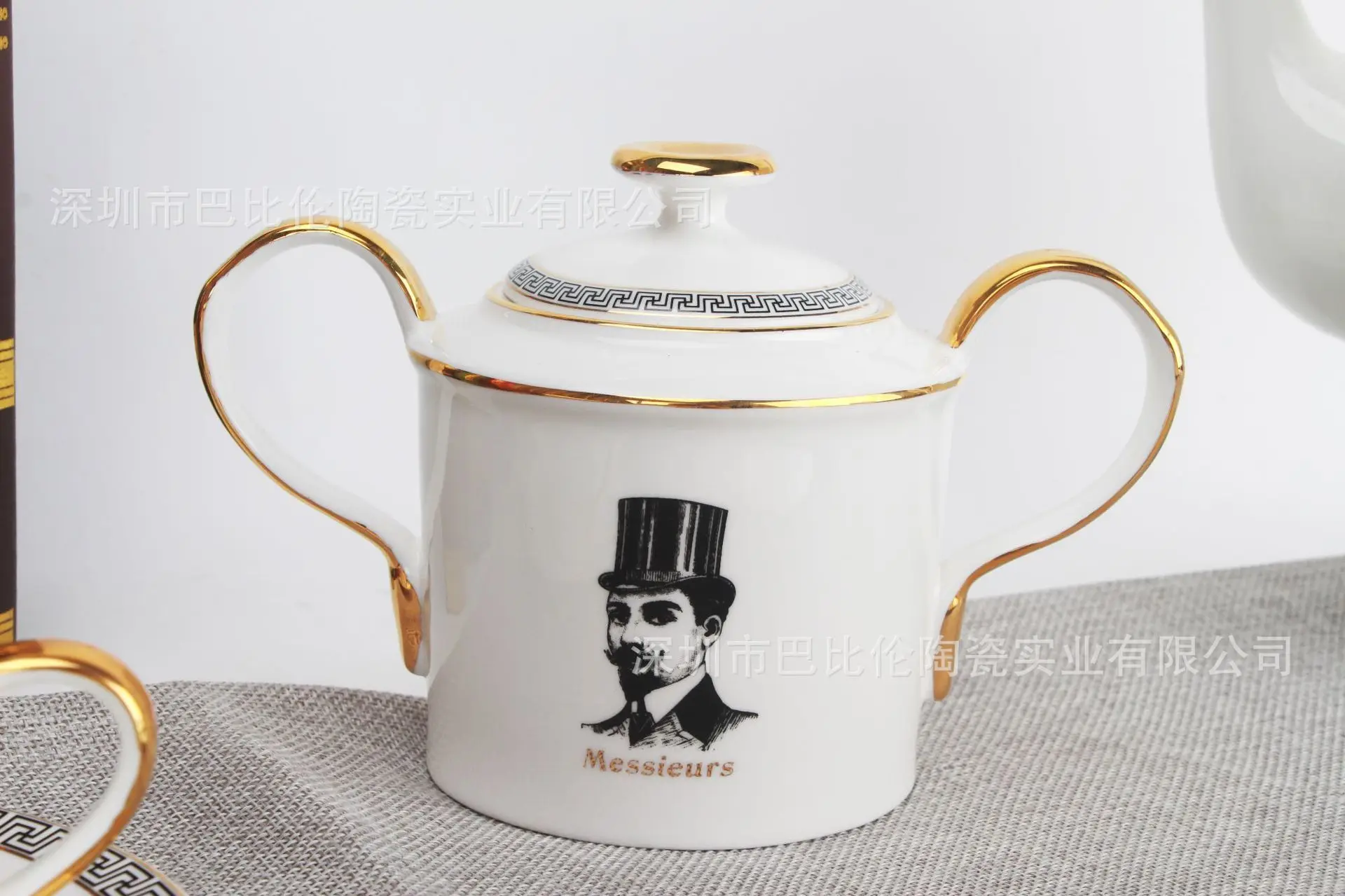 Goedkoop Bone Porselein Keramiek Koffie Service Theepot Pak Kop En Schotel Gentleman Trace EEN Ontwerp In Goud Rand Afternoon Tea Shop