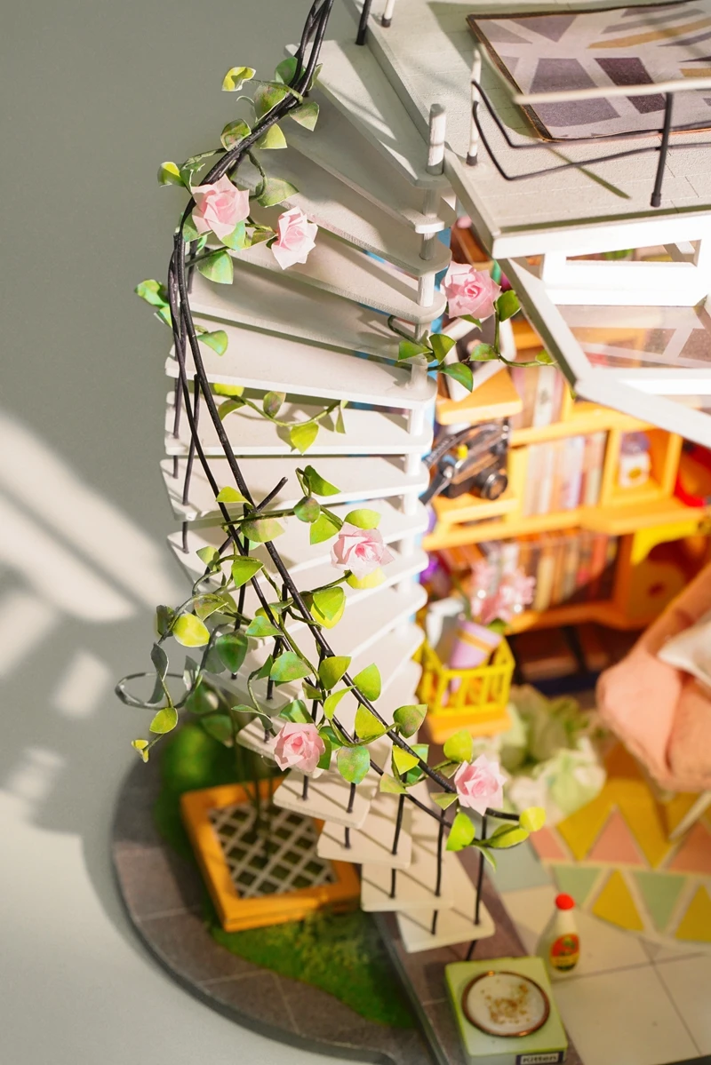 Robotime Home Decor Figurine DIY Dora's Loft Wood Miniature Doll House Fashion Modern Model Decoration Dollhouse for Gift DG12