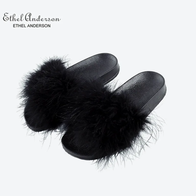 Black Feather Модные шлепанцы с натуральным лисьим мехом; женские модные Вьетнамки; Летние пушистые меховые сандалии; обувь на плоской подошве - Цвет: Black Feather
