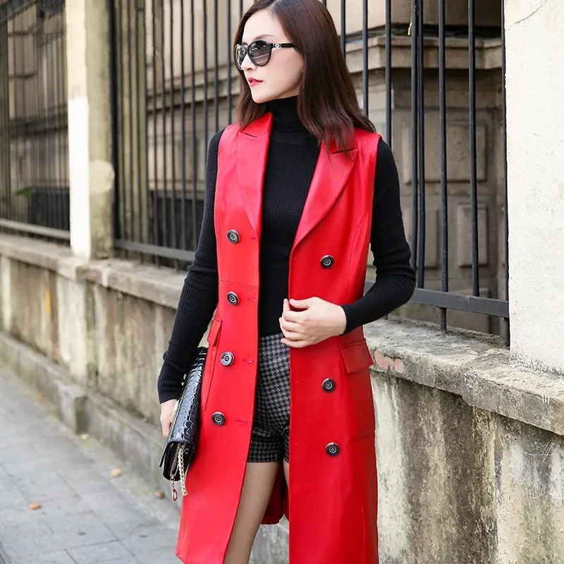 Офисное женское двубортное платье без рукавов с воротником лацканами длиной до