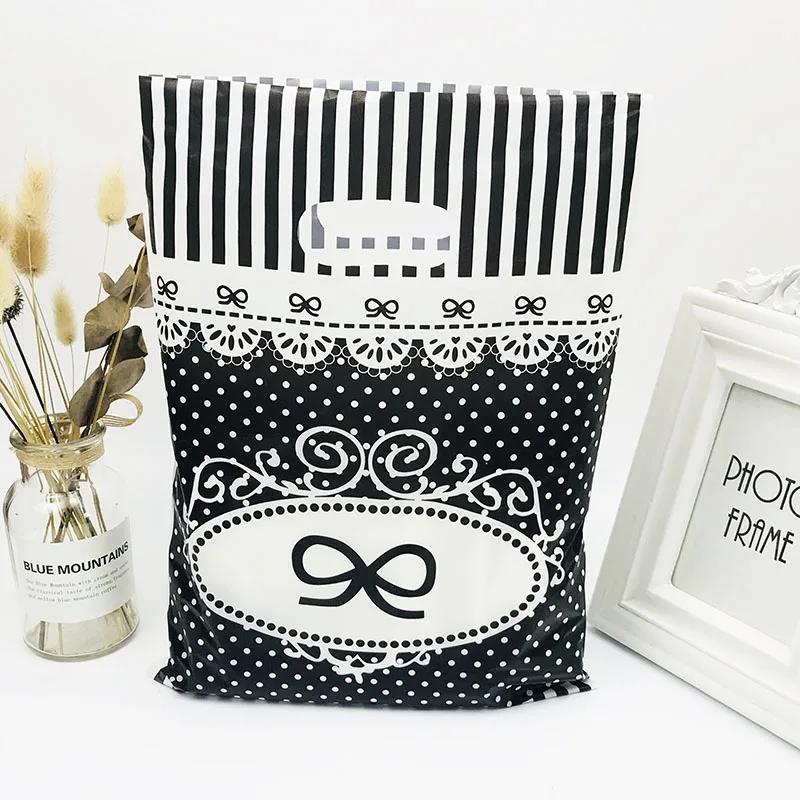 

50pcs Black Strip Bow Design Plastic Shopping Clothes Bags 25x35cm Clothes Plastic Gift Bag With Handles Boutique Packaging