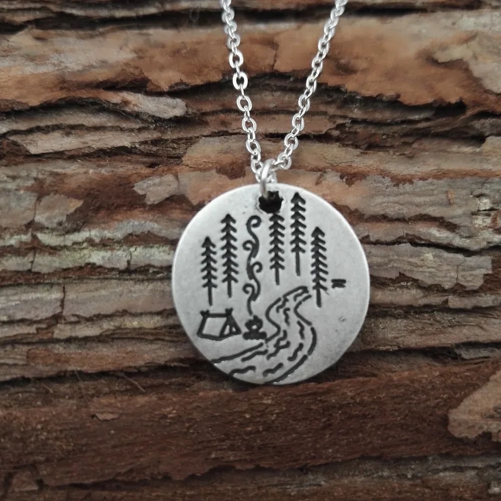 10 шт. Подвеска для кемпинга река проходит через него дерево и дом ожерелье