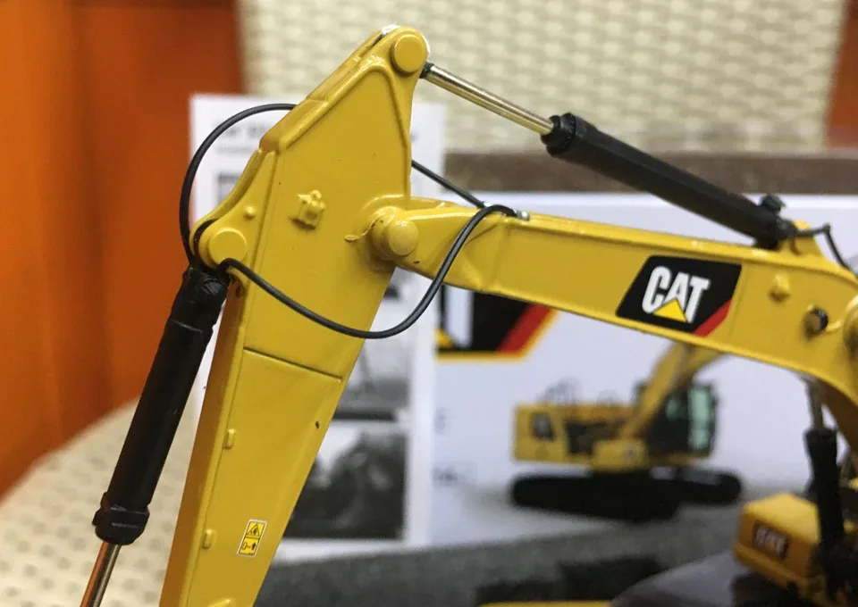 Caterpillar Cat 323 гидравлический экскаватор следующего поколения 1/50 масштаб