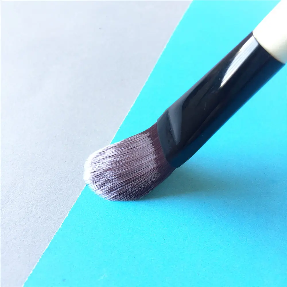 Bd beauty Кисть для основы с деревянной ручкой-весло в форме безупречной отделки