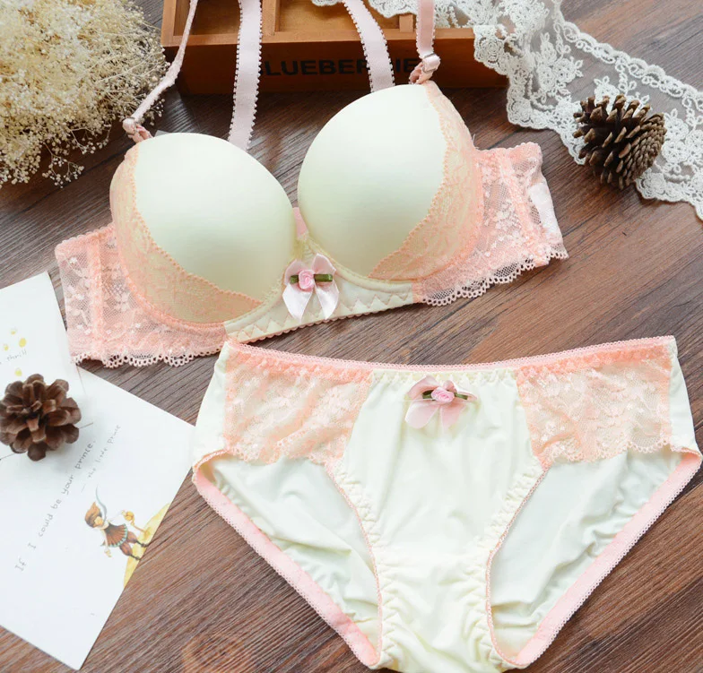 Комплект женского кружевного нижнего белья с чашками пуш ап|lingerie metallic|lingerie