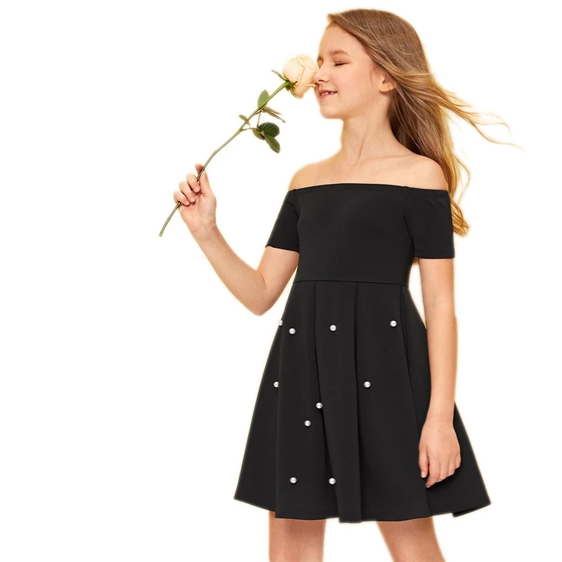 SHEIN Kiddie/черное Плиссированное элегантное праздничное платье для девочек с открытыми плечами, украшенное бусинами и жемчужинами; коллекция года; милое летнее платье трапециевидной формы без рукавов